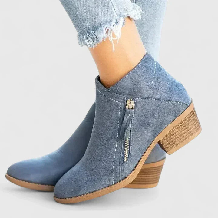 Auryziah | Orthopaedic Boots