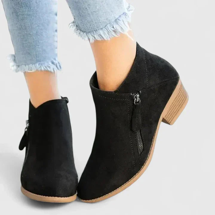 Auryziah | Orthopaedic Boots